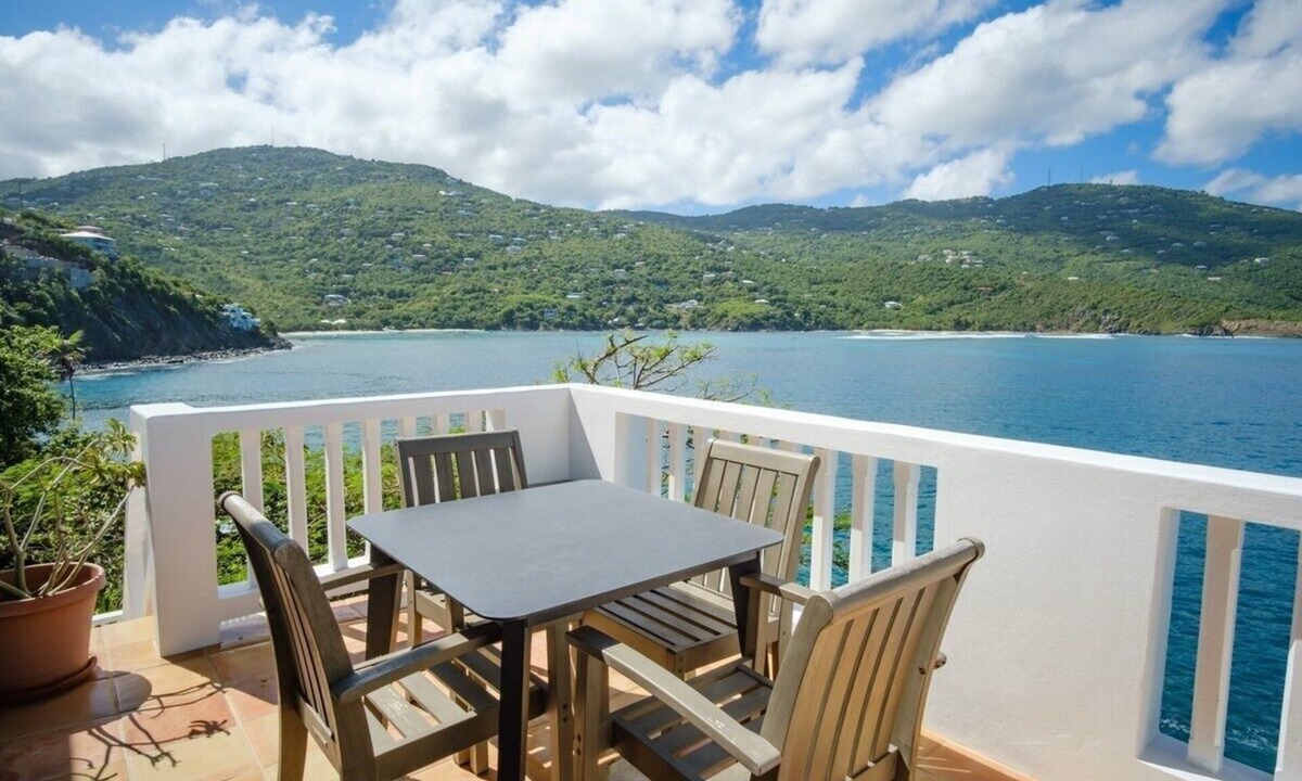 Estate Hull House | 3 Mins to Hull Bay | Dining | Quiet Retreat