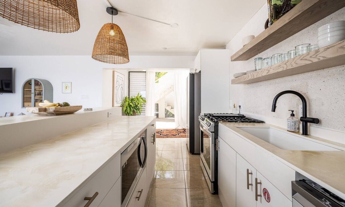 Estate Lovenlund Condo | 5 mins to Magen's Bay! Near ferry & restaurants