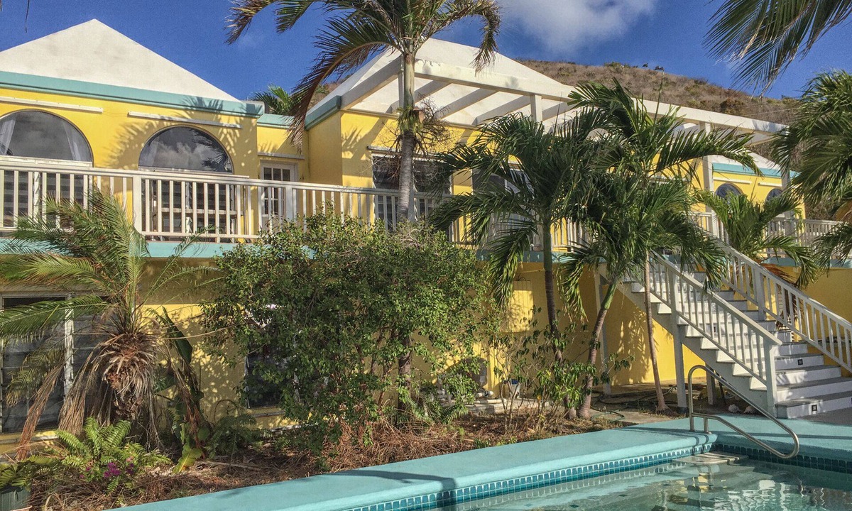 Estate Turner Hole Apartment | Apartment In Private Villa With Pool And Short Walk To Beach.
