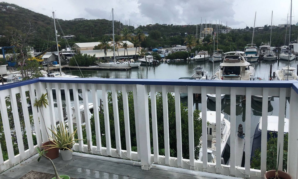 Benner Apartment | Balcony - Close to Public Transport - Bars /Resturunts & St John Ferry Dock