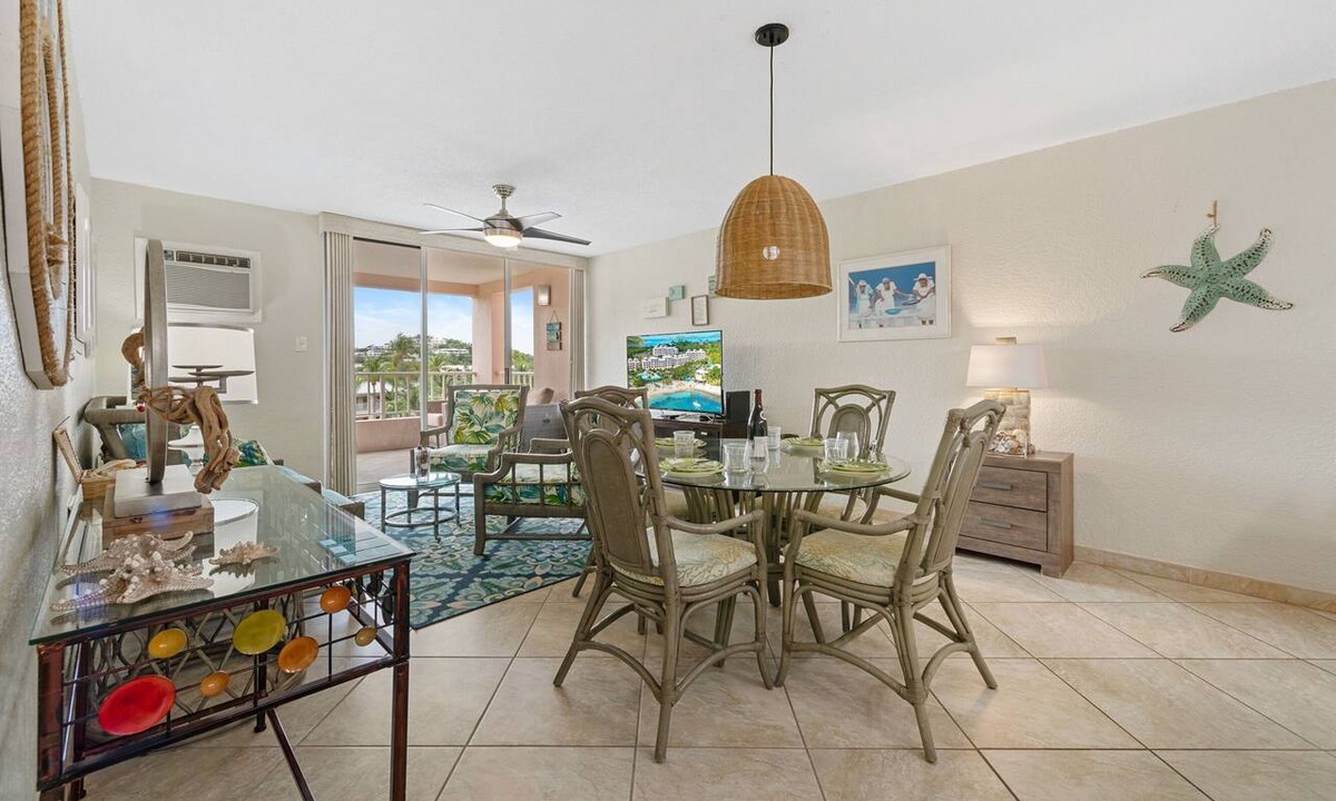 Nazareth Condo | Generator - Walk to beach - Resort Hot Tub + Pool!