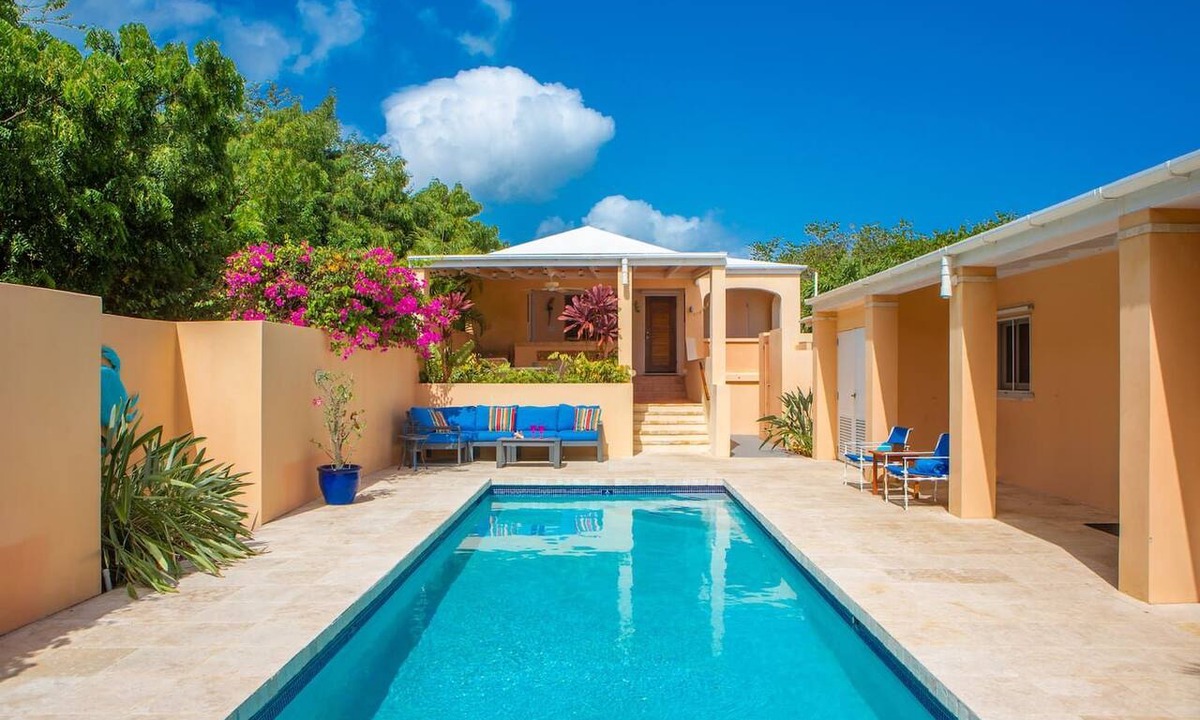 Estate Shoys House | Modern home, w/pool & 2-mins to beach!