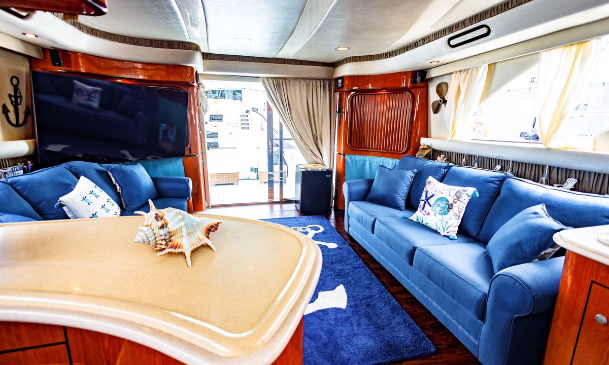 Benner Boat Rental | Private Luxury Yacht for up to six guests - Day or Night charters!