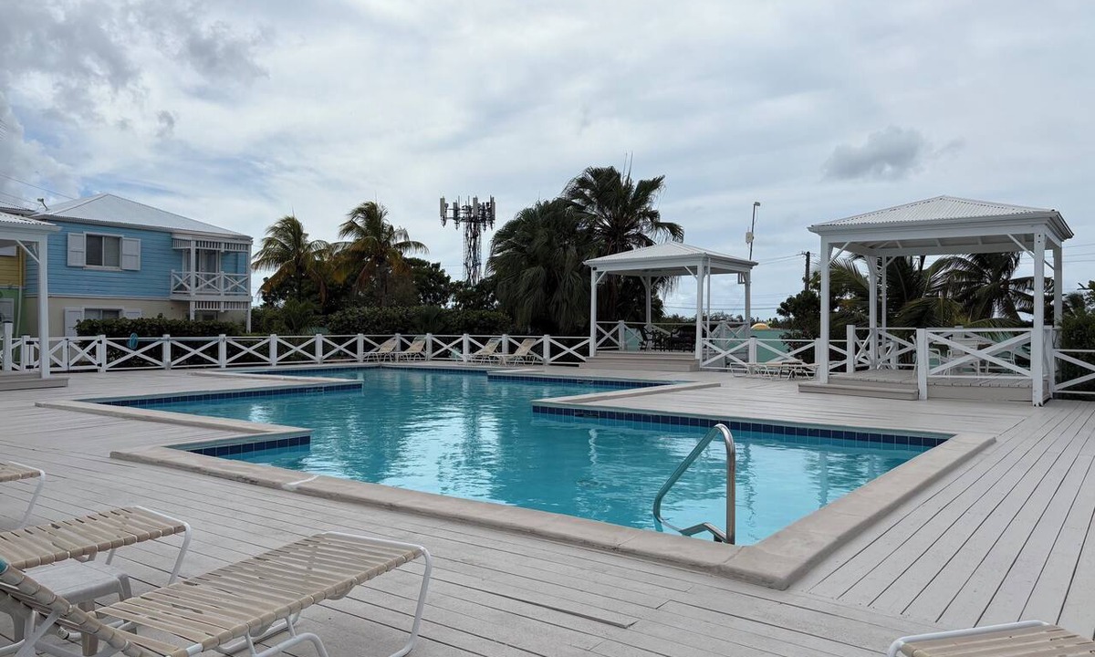 Chenay Bay Condo | Relaxing Gated Condo w/Huge Pool, Walk to Beach