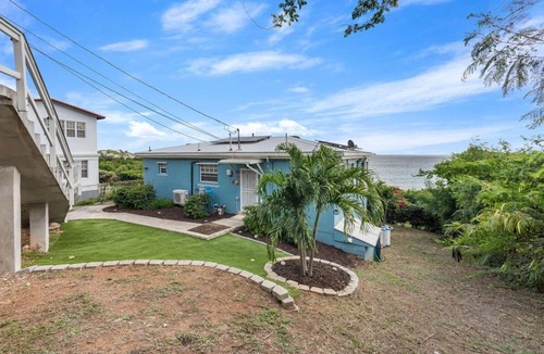 Benner House | 2 Bedroom Retreat with Ocean Views - Solar & Generator Included