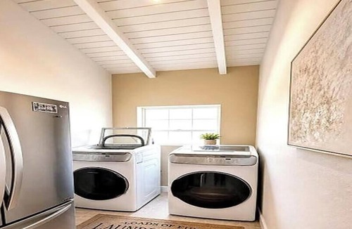 Estate Hogensborg House | 3-bedroom house- Close Prox to Airport, Beaches and Amenities full AC