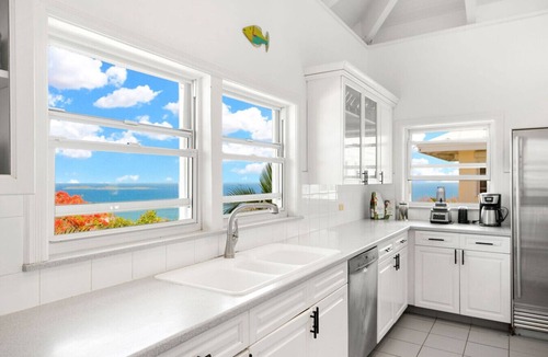 Estate Bakkero Villa | 5BR w/pool, centrally located - 5min to beach!
