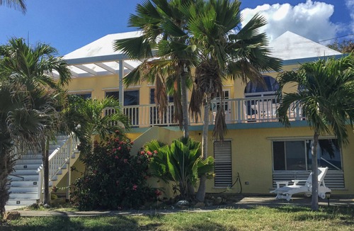 Estate Turner Hole Apartment | Apartment In Private Villa With Pool And Short Walk To Beach.