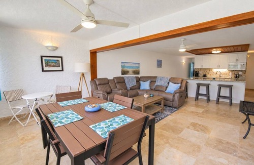 Orange Grove Condo | Beach-Access Condo | Pool, King & Two Queens