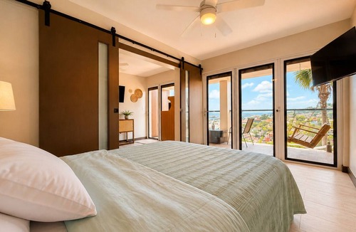 Estate Kings Quarter Hotel | Blackbeard's Castle