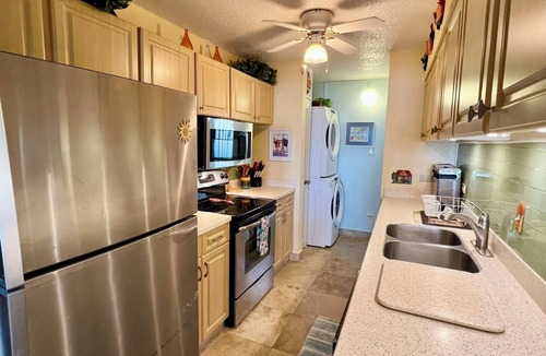 Estate Golden Rock Condo | Charming 2-bedroom condo with WiFi, AC in Christiansted