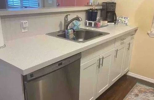 Estate Southgate Condo | Cozy Cabana: Romantic Gem - Close to Beaches, Restaurants, Golf, Tennis & More!