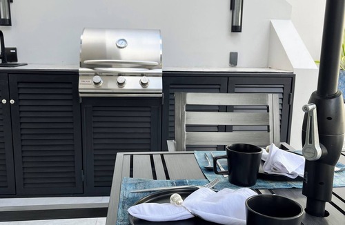 Estate Susannaberg Cottage | Exquisite Honeymoon 1-bedroom cottage with AC in charming Estate Catherineberg
