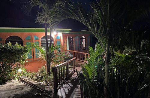Upper Carolina House | Island Breeze: 10% Discount for October Solar & Batt AC Hot Tub