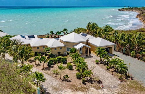 Estate Enfield Green Villa | Luxury 1 bedroom Waterfront Villa with Private Pool and Spacious Deck