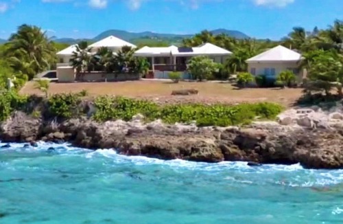 Estate Enfield Green House | Luxury 2 bedroom Waterfront Villa Private Pool, & Spacious Deck