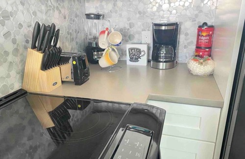 Benner Condo | Luxury 2Bed 2Bath Condo In Downtown Red Hook