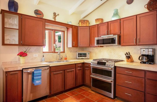 Estate Shoys House | Modern home, w/pool & 2-mins to beach!