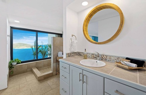 Estate Lovenlund Condo | Ocean View Condo, Pool & Generator Near Magens Bay