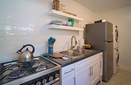 Estate Lovenlund Condo | Ocean View Studio by Magen's Pool & Generator