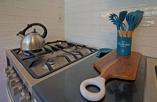 Estate Lovenlund Condo | Ocean View Studio by Magen's Pool & Generator