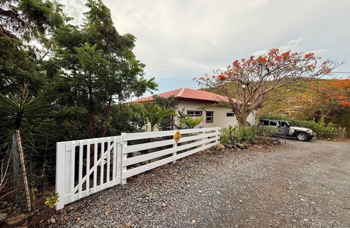 Estate Saint Quaco and Zimmerman Villa | Oct. and Nov. dates available! 5 min from Salt Pond! Book Thanksgiving!