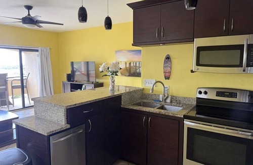 Red Hook Condo | Red Hook Retreat with Stunning Ocean Views