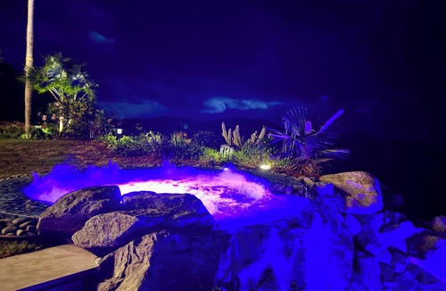 Skytop Villa | Sol Inclination~ 4b/4.5b HUGE views, updated in and out, backup power!