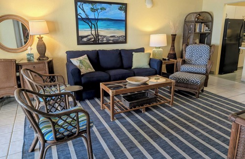 Estate Golden Rock Condo | Walk out to Sugar beach