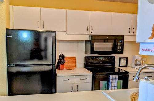 Estate Golden Rock Condo | Walk out to Sugar beach