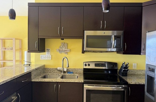 Red Hook Condo | Walk to Ferry Red Hook 1BR Condo w/Stunning Balcony Views + Free Parking