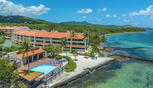 2 Bedroom Sleeps 6 - Cozy Condo with beach access in St. Croix