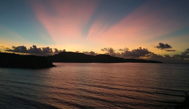 Amazing Ocean Front Views 2bd-2bth Condo at Bolongo Beach With SUV!! in St Thomas