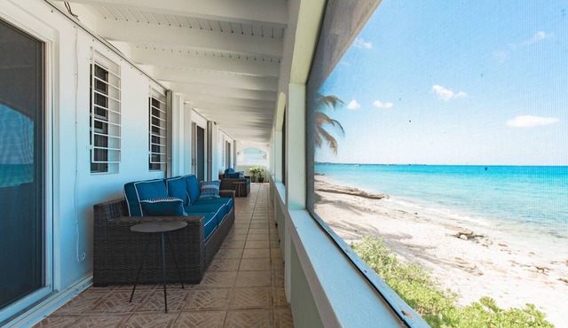 Beachfront Home - Screened-In Porch - Near Downtown - Auto On Generator in Frederiksted