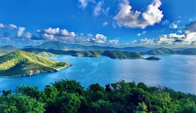 COUPLES RETREAT, PANORAMIC OCEAN VIEWS, FREE KAYAKS & PADDLE BOARDS in St. John