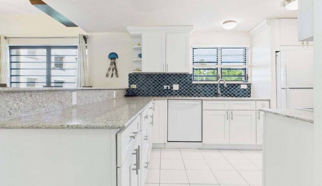 DUAL Ocean Views! Beachfront Gem Pool, Hot Tub Steps to Sand & Dining in Christiansted