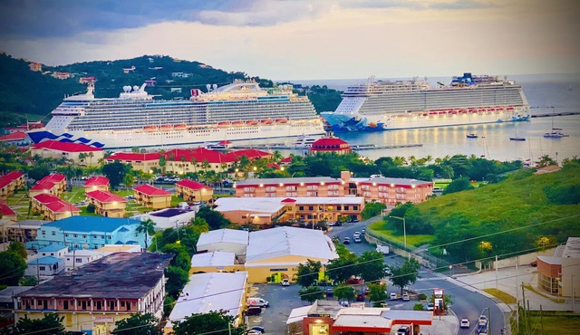 Lovely one bedroom overlooking Charlotte Amalie Harbor in St Thomas