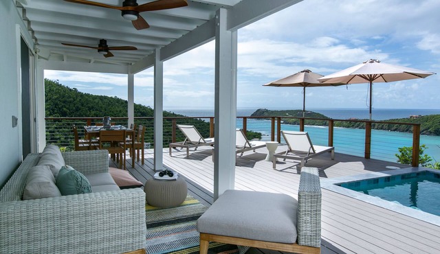 New Contemporary Villa in Fish Bay with Ocean View-Solar and Battery Backup in Cruz Bay
