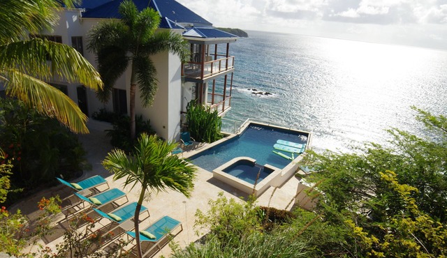 Oceanport Villa : Great location, stunning views with pool and spa in St John
