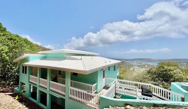Secluded- Renovated Duplex Overlooking Pillsbury Sound- 5 min drive to Red Hook! in St Thomas