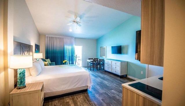 Spacious Studio with Balcony | Kitchenette in Charlotte Amalie