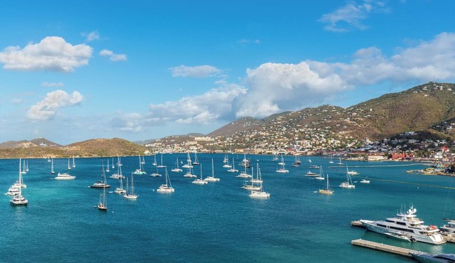 Sun-Kissed Sailing: A Caribbean Beach Experience from Islas Vírgenes de Estados Unidos, Santo Tomás in Charlotte Amalie
