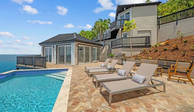The Parrot's Perch- New 6 BDRM Oceanfront Estate with Pool/Playground/Firepit in Lovenlund