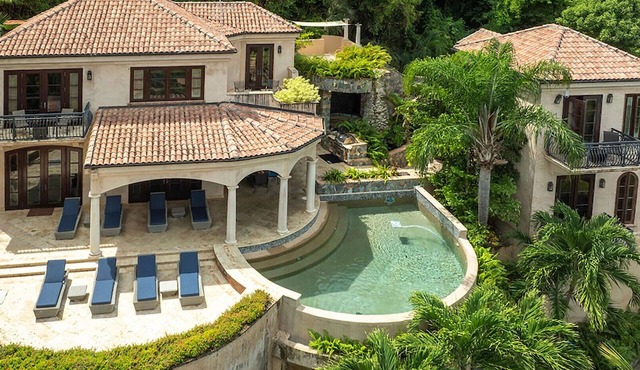 VILLA AMOROSA: Upper Peter Bay Luxury Getaway w/Ocean Views, Private Pool in St John
