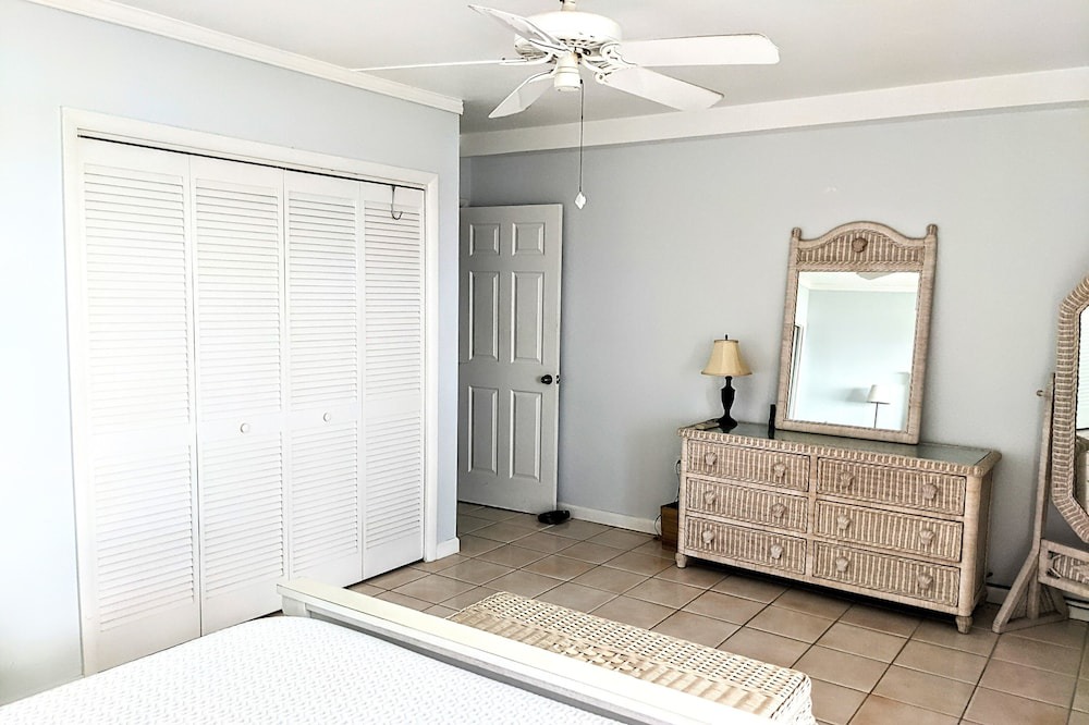 Photo of Bedroom in Estate Coakley Bay