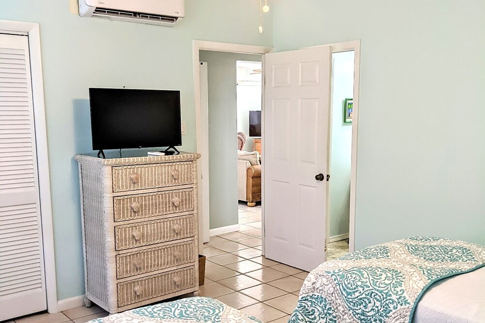 Photo of Bedroom in Estate Coakley Bay