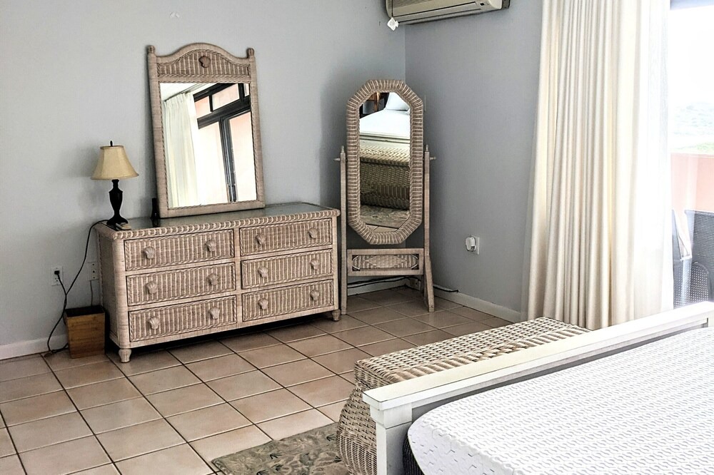 Photo of Bedroom in Estate Coakley Bay