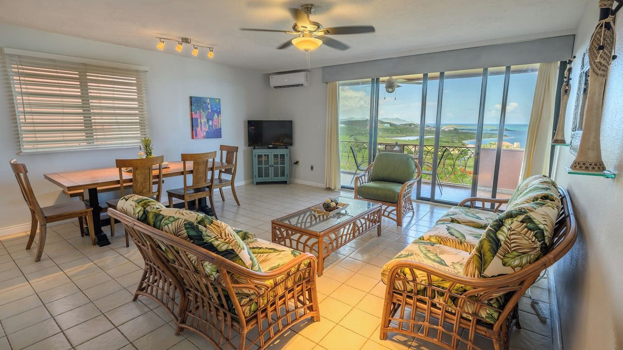 Photo of Livingroom in Estate Coakley Bay