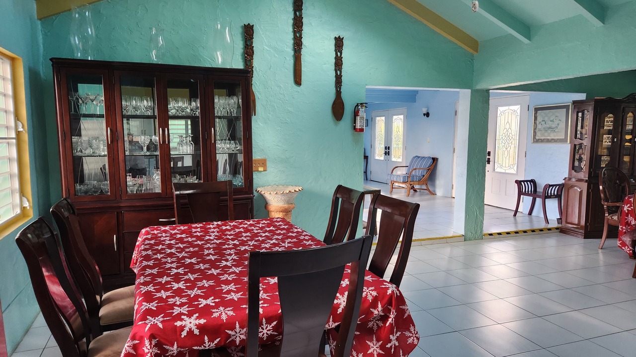 Photo of Livingroom in Estate Hermon Hill