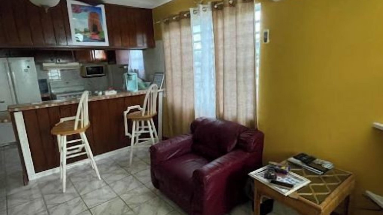 Photo of Livingroom in Estate Mount Pleasant West